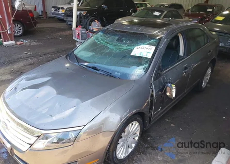 2011 Ford Fusion Hybrid z USA, uszkodzony, nr VIN 3FADP0L3XBR326626